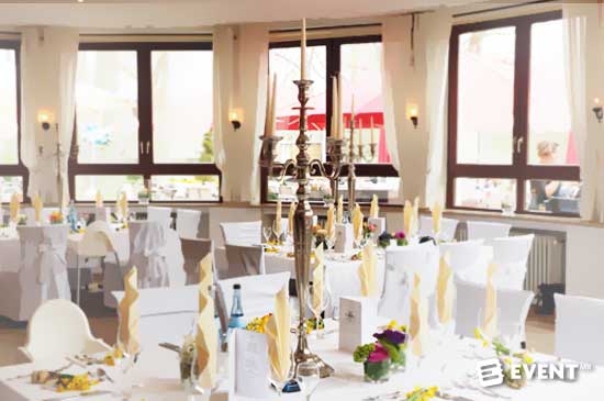 16 Tall and Striking Centerpieces